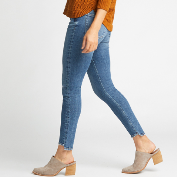 Silver Most Wanted Mid Rise - 27"Inseam