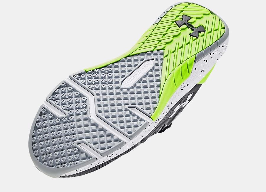 UA Charged Commit 3 Sneakers - Mens