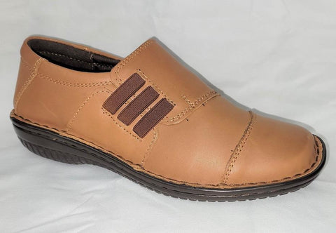 Volks Walkers Mia In Tan - Womens